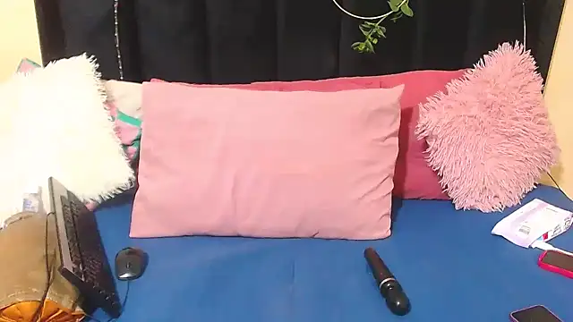 AmazingDarkDoll online show from December 2, 2025, 12:44 am