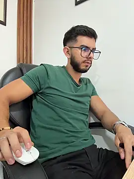 Snapshot of milosky00 chatting on February 2, 2026, 7:46 pm milosky00 online show from February 2, 2026, 7:46 pm