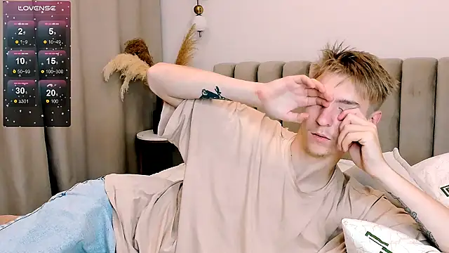 Snapshot of MrSexyCum4U chatting on October 6, 2025, 6:19 pm MrSexyCum4U online show from October 6, 2025, 6:19 pm