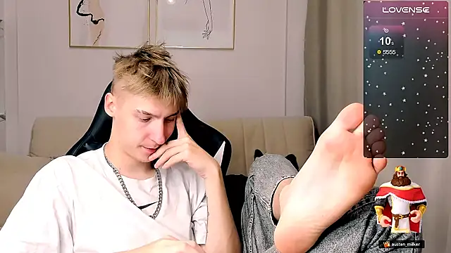 Snapshot of MrSexyCum4U chatting on October 22, 2025, 6:29 pm MrSexyCum4U online show from October 22, 2025, 6:29 pm