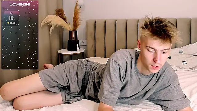 Snapshot of MrSexyCum4U chatting on October 10, 2025, 11:16 pm MrSexyCum4U online show from October 10, 2025, 11:16 pm