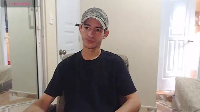 Snapshot of Sexxx20 chatting on December 3, 2025, 12:37 pm Sexxx20 online show from December 3, 2025, 12:37 pm