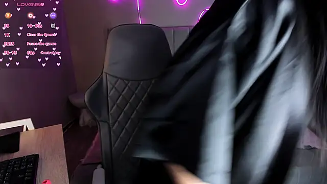 Emma and Issac online show from February 23, 2026, 9:26 pm