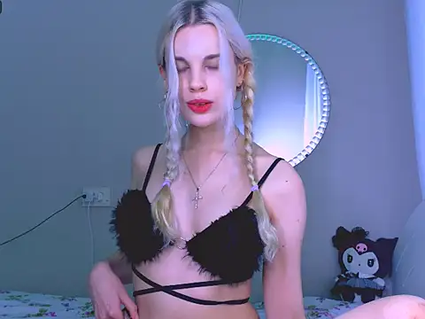 Snapshot of carmen_crybaby chatting on October 13, 2025, 4:41 pm carmen crybaby online show from October 13, 2025, 4:41 pm