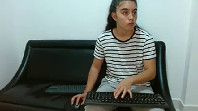 Snapshot of Arieeel_09 chatting on October 17, 2025, 11:17 pm Arieeel 09 online show from October 17, 2025, 11:17 pm