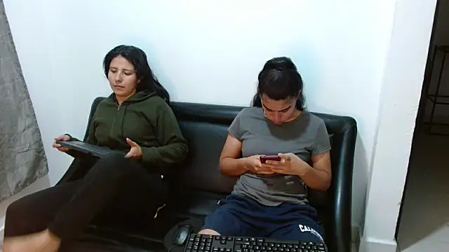 Snapshot of Arieeel_09 chatting on October 21, 2025, 11:15 pm Arieeel 09 online show from October 21, 2025, 11:15 pm