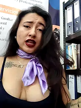Snapshot of AMATISTA__16 chatting on April 14, 2026, 12:21 pm AMATISTA 16 online show from April 14, 2026, 12:21 pm