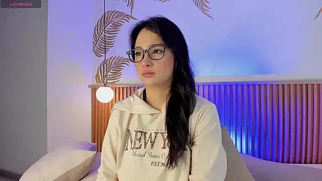 Valleriie  online show from January 16, 2026, 2:43 pm