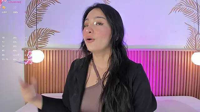 Snapshot of Valleriie_ chatting on June 21, 2026, 3:51 pm Valleriie online show from June 21, 2026, 3:51 pm