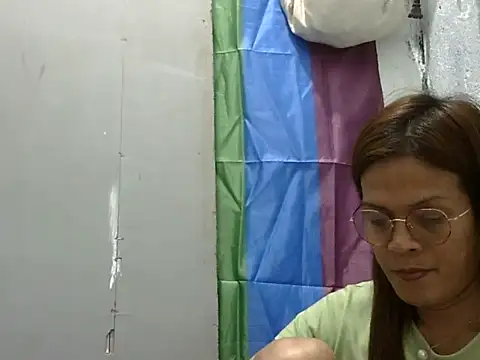 juicycum069 online show from March 15, 2026, 9:49 am