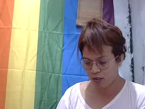 juicycum069 online show from April 23, 2026, 7:37 pm