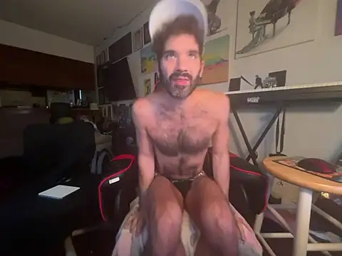 Snapshot of Pupscritch chatting on July 2, 2026, 1:39 pm Pupscritch online show from July 2, 2026, 1:39 pm