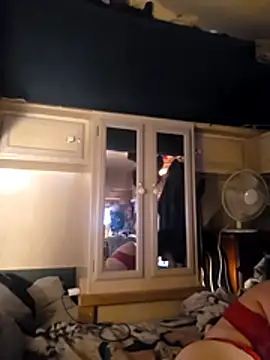 KrystalRoss online show from November 29, 2025, 8:20 pm