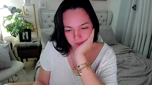 SweetHoney369 online show from October 21, 2025, 6:57 am