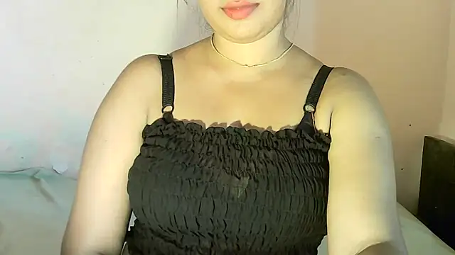 Snapshot of LoveTrainX chatting on November 4, 2025, 5:11 am LoveTrainX online show from November 4, 2025, 5:11 am