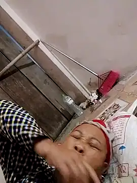 Snapshot of Mamapm20 chatting on October 11, 2025, 10:33 pm Mamapm20 online show from October 11, 2025, 10:33 pm