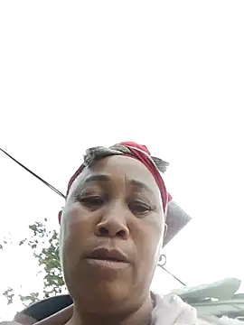 Snapshot of Mamapm20 chatting on October 19, 2025, 10:29 am Mamapm20 online show from October 19, 2025, 10:29 am