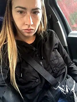 Reina Cummings online show from September 15, 2025, 4:46 am