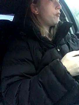 Reina Cummings online show from September 29, 2025, 4:52 am