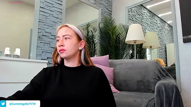 Snapshot of Reina_Cummings chatting on March 11, 2026, 7:24 am Reina Cummings online show from March 11, 2026, 7:24 am