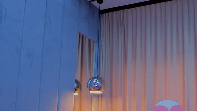 Reina Cummings online show from November 13, 2025, 7:12 am