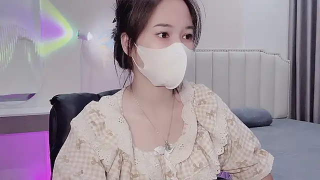 Snapshot of _Dorry_ chatting on November 18, 2025, 6:17 am Dorry online show from November 18, 2025, 6:17 am