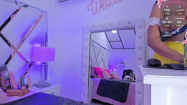 Snapshot of megann__up chatting on October 10, 2025, 3:29 am megann up online show from October 10, 2025, 3:29 am