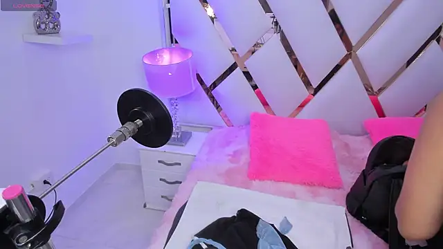 Snapshot of megann__up chatting on November 14, 2025, 3:32 am megann up online show from November 14, 2025, 3:32 am