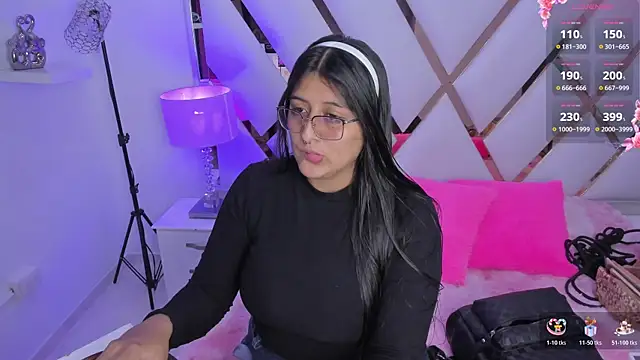 Snapshot of megann__up chatting on November 16, 2025, 3:22 am megann up online show from November 16, 2025, 3:22 am