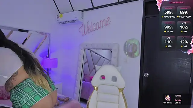 Snapshot of megann__up chatting on October 9, 2025, 3:29 am megann up online show from October 9, 2025, 3:29 am