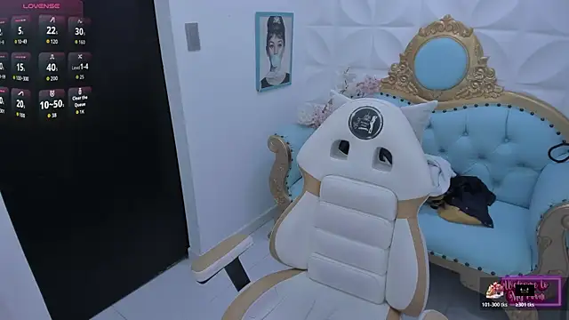 Snapshot of megann__up chatting on November 8, 2025, 11:30 pm megann up online show from November 8, 2025, 11:30 pm