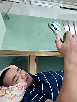 Snapshot of HoangNam20x chatting on October 21, 2025, 4:12 am HoangNam20x online show from October 21, 2025, 4:12 am