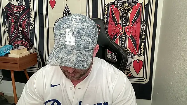 brettmycles28 online show from January 6, 2026, 6:23 pm