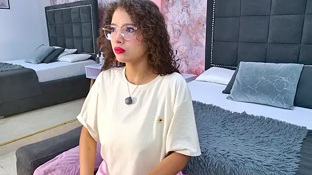 Angelique Angell online show from February 3, 2026, 7:52 pm