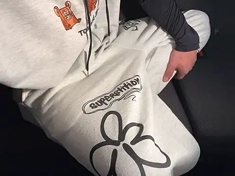 Snapshot of CAMEL1913 chatting on November 7, 2025, 6:01 pm CAMEL1913 online show from November 7, 2025, 6:01 pm