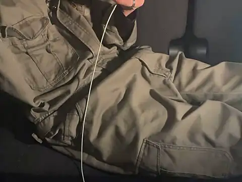 Snapshot of CAMEL1913 chatting on November 14, 2025, 5:05 pm CAMEL1913 online show from November 14, 2025, 5:05 pm