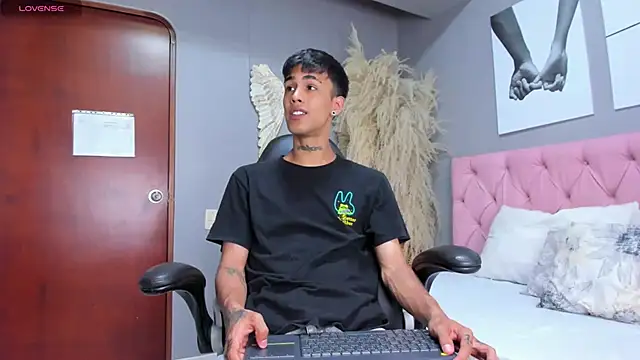 Thiago twink online show from October 2, 2025, 7:39 pm