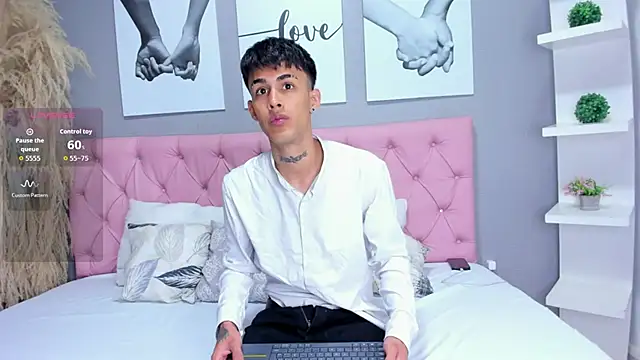 Thiago twink online show from September 22, 2025, 1:06 pm