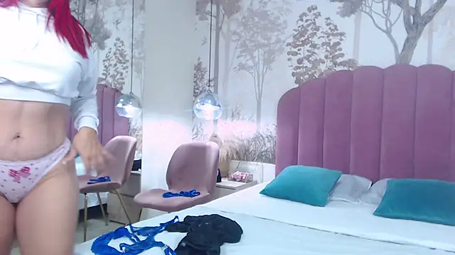 CorineRay online show from November 20, 2025, 2:07 pm