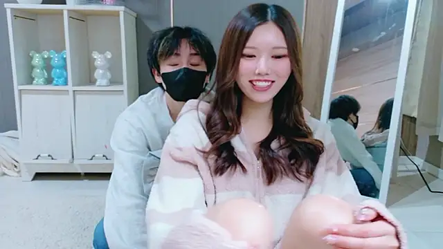 Snapshot of Reto-sama chatting on November 7, 2025, 1:04 pm Reto-sama online show from November 7, 2025, 1:04 pm