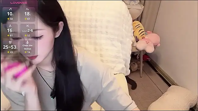 Snapshot of Y-fovik-ii chatting on October 24, 2025, 2:05 pm Y-fovik-ii online show from October 24, 2025, 2:05 pm