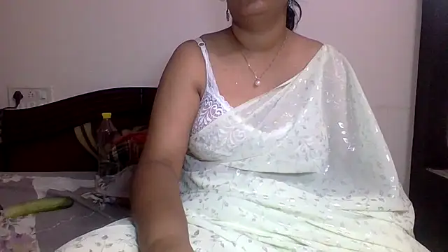 anu-anu2002 online show from May 15, 2026, 8:18 pm