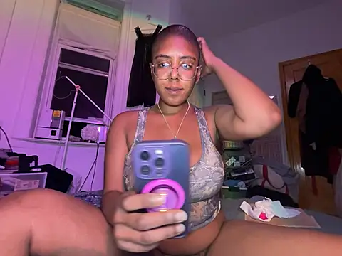 aliasyourfav online show from May 22, 2026, 4:54 am