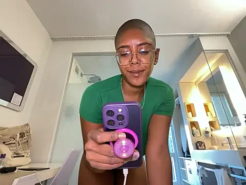 Snapshot of aliasyourfav chatting on October 9, 2025, 12:49 pm aliasyourfav online show from October 9, 2025, 12:49 pm