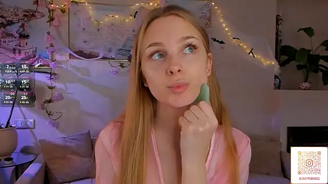 Snapshot of CindyGreen chatting on October 25, 2025, 6:56 am CindyGreen online show from October 25, 2025, 6:56 am