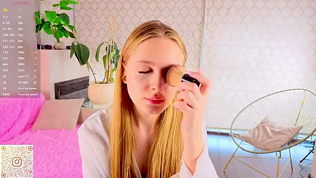 Snapshot of CindyGreen chatting on October 10, 2025, 6:25 am CindyGreen online show from October 10, 2025, 6:25 am