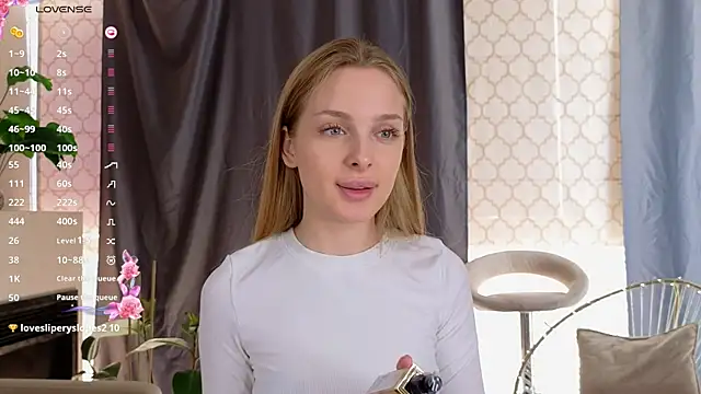 Snapshot of CindyGreen chatting on November 18, 2025, 6:28 am CindyGreen online show from November 18, 2025, 6:28 am