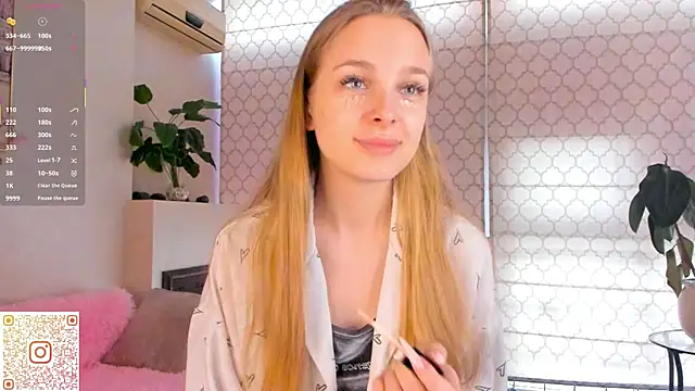 Snapshot of CindyGreen chatting on October 9, 2025, 6:03 am CindyGreen online show from October 9, 2025, 6:03 am