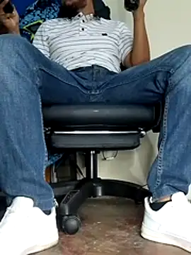 Snapshot of Bosssweet22cm chatting on November 25, 2025, 11:32 am Bosssweet22cm online show from November 25, 2025, 11:32 am