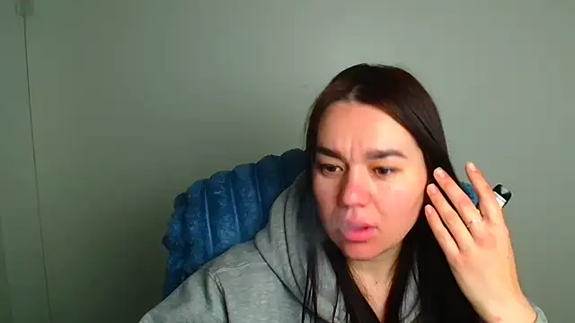 Lola Saymyname online show from May 2, 2026, 5:56 am